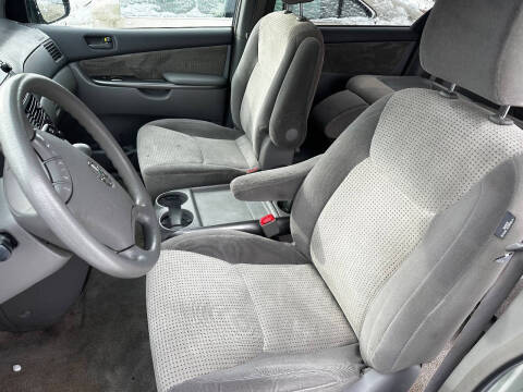 2009 Toyota Sienna LE 8-Passenger