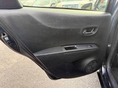 2012 Toyota Yaris 5-Door LE