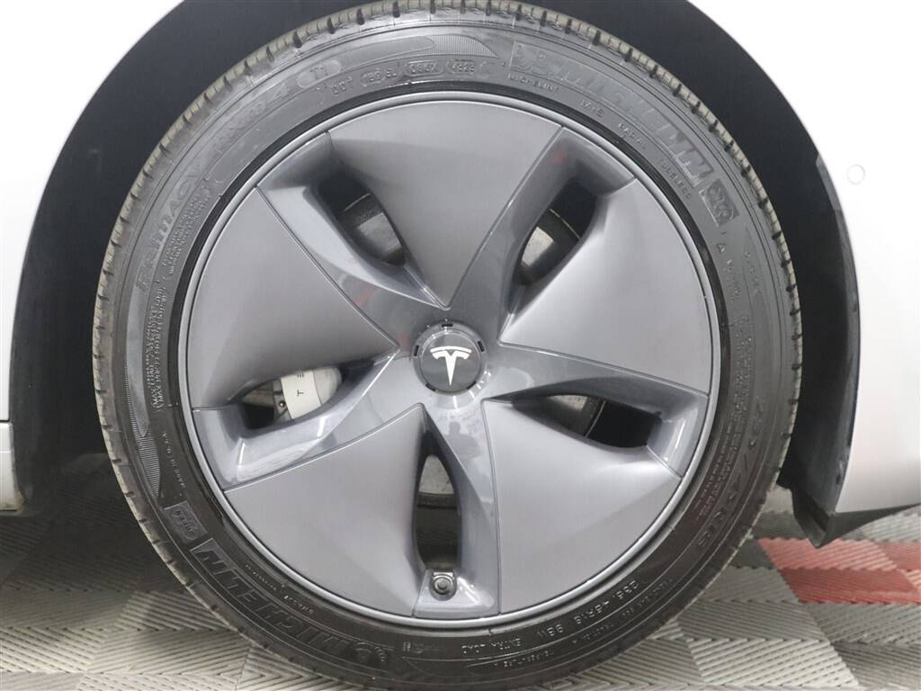 Silver 2018 Tesla Model 3 Long Range Long Range 4dr Fastback 40