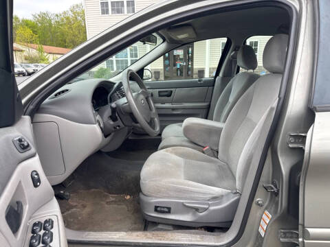 2004 Ford Taurus SE