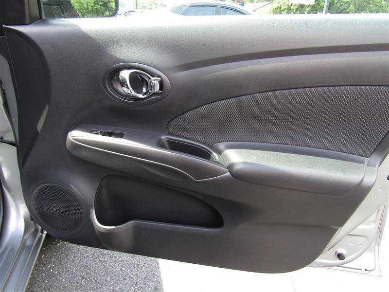 2013 Nissan Versa 1.6 SV