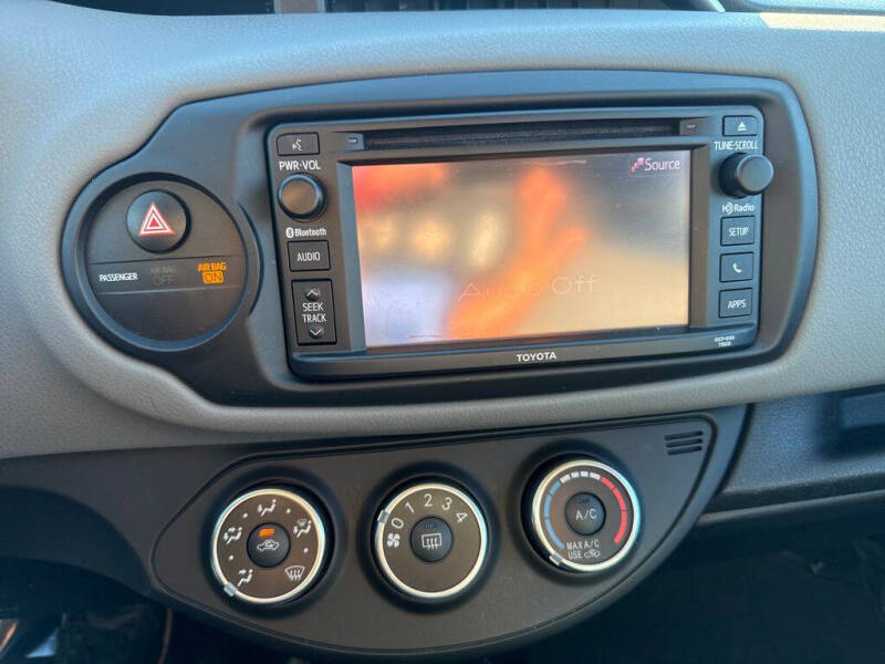 2016 Toyota Yaris 3-Door LE