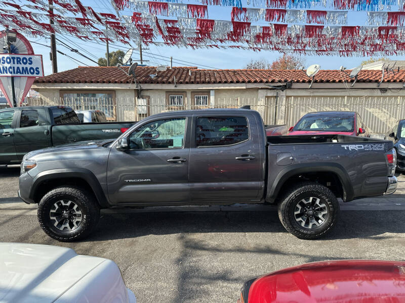 2022 Toyota Tacoma TRD Off Road photo 2