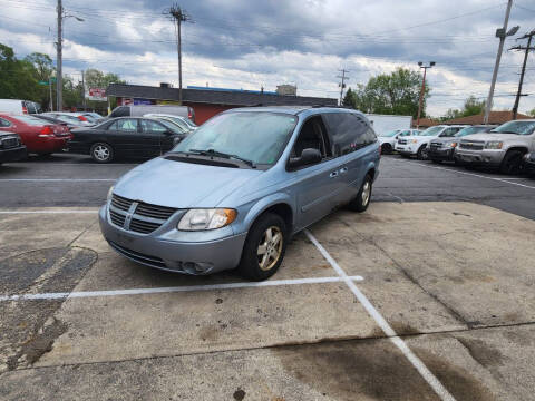2006 Dodge Grand Caravan for sale at Flag Motors in Columbus OH
