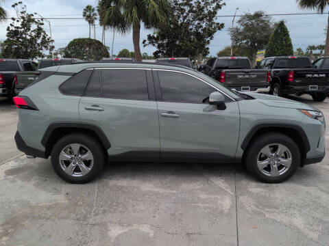 2022 Toyota RAV4 Hybrid XLE