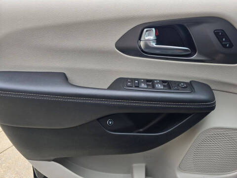 2024 Chrysler Pacifica Plug-In Hybrid Select