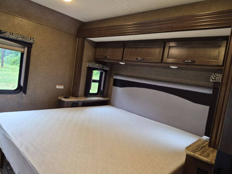 2019 Thor Motor Coach Ace 33.1
