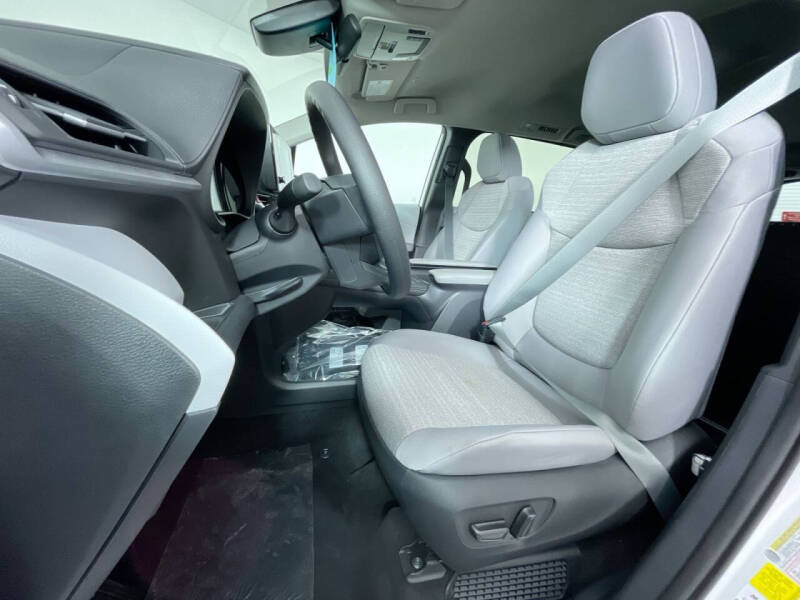 2025 Toyota Sienna LE 8-Passenger