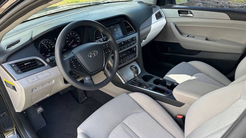 2017 Hyundai Sonata Hybrid SE