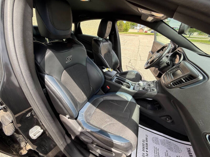 2015 Chrysler 200 S