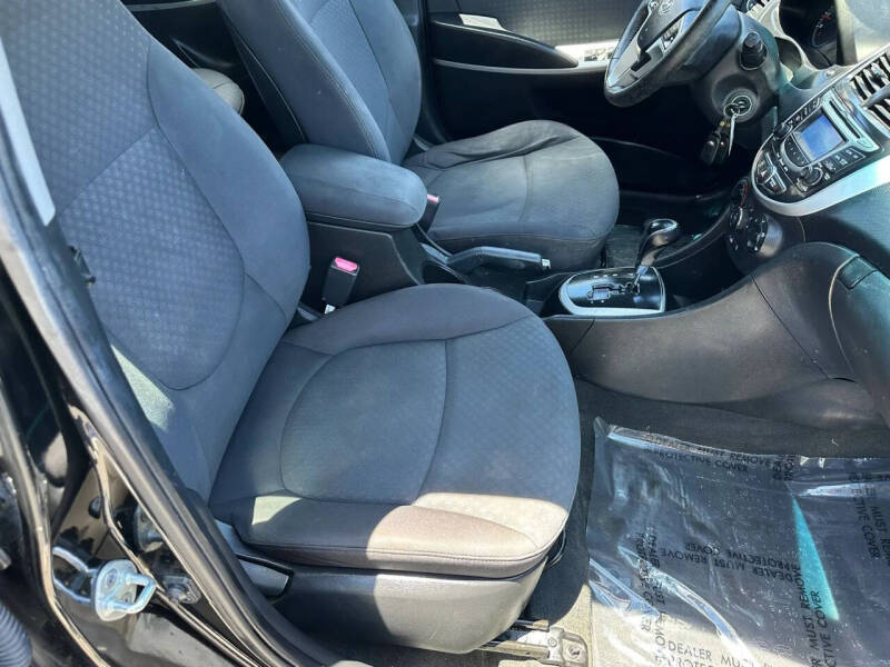 2013 Hyundai Accent SE