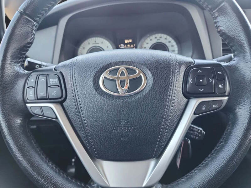 2020 Toyota Sienna SE Premium 8-Passenger