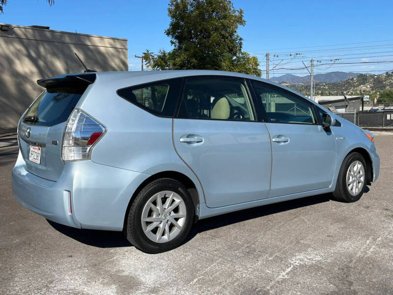 2013 Toyota Prius v Three