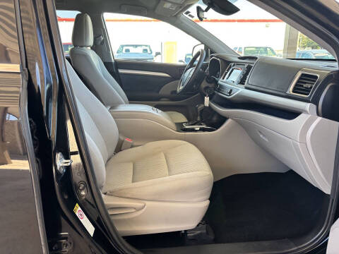 2018 Toyota Highlander LE