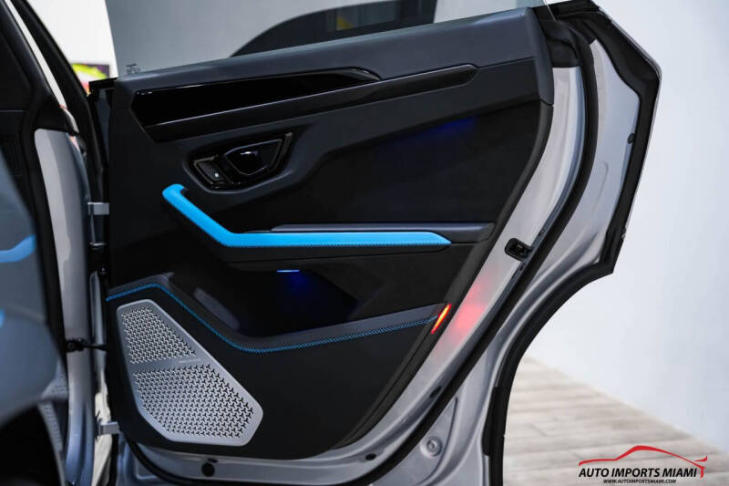 2025 Lamborghini Urus SE