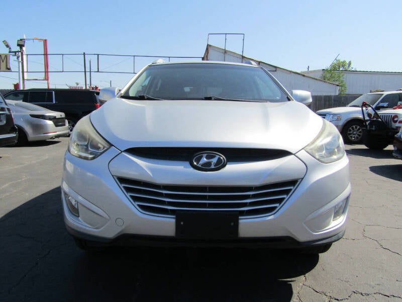 2014 Hyundai Tucson SE photo 2