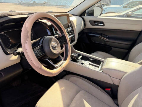 2022 Nissan Pathfinder SV