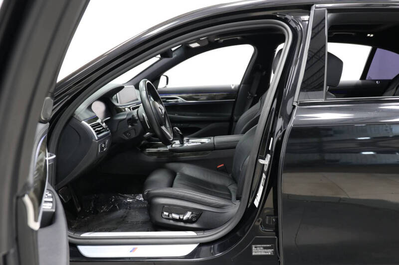 2021 BMW 7 Series 740i