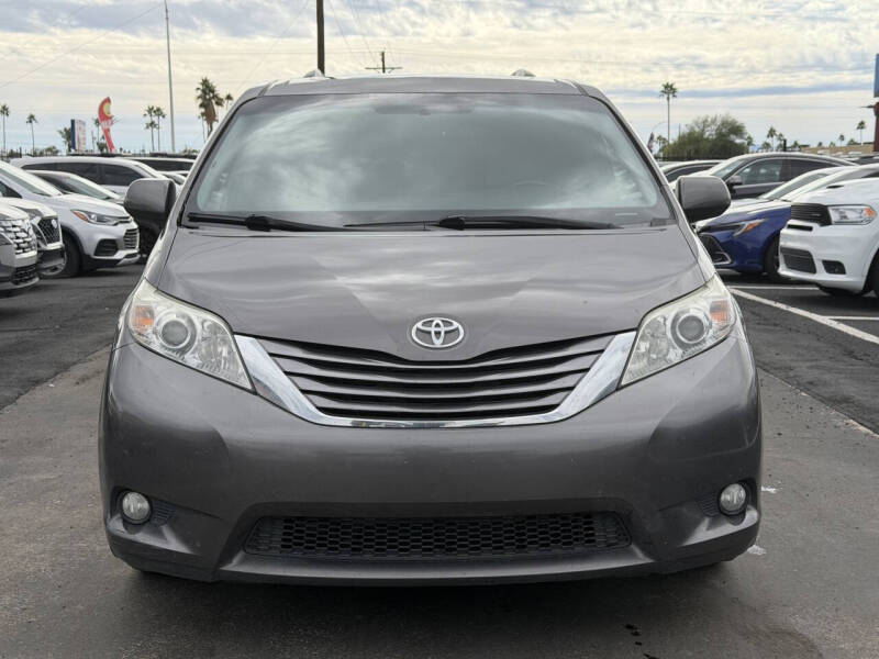2016 Toyota Sienna XLE Premium 8-Passenger