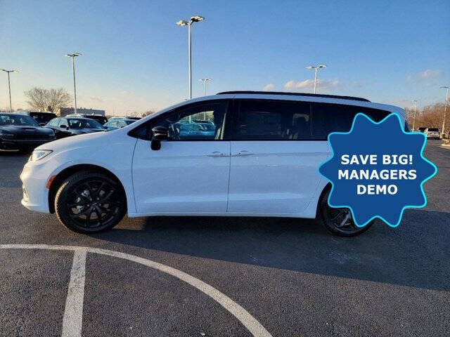 2024 Chrysler Pacifica Touring L