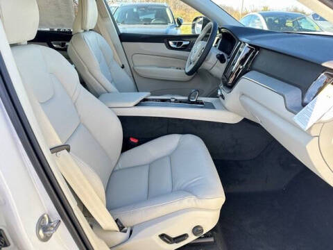 2025 Volvo XC60 T8 Plus Dark Theme