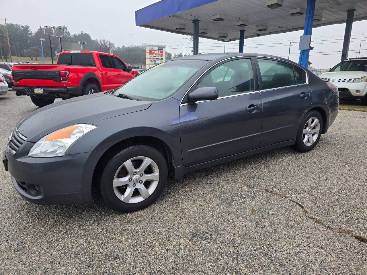 2007 Nissan Altima for sale at QUEENSGATE AUTO SALES in York, PA