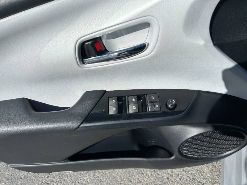 2016 Toyota Prius Three