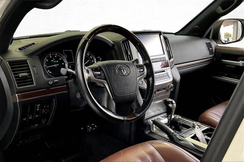 2020 Toyota Land Cruiser