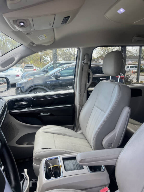 2013 Chrysler Town and Country Touring-L