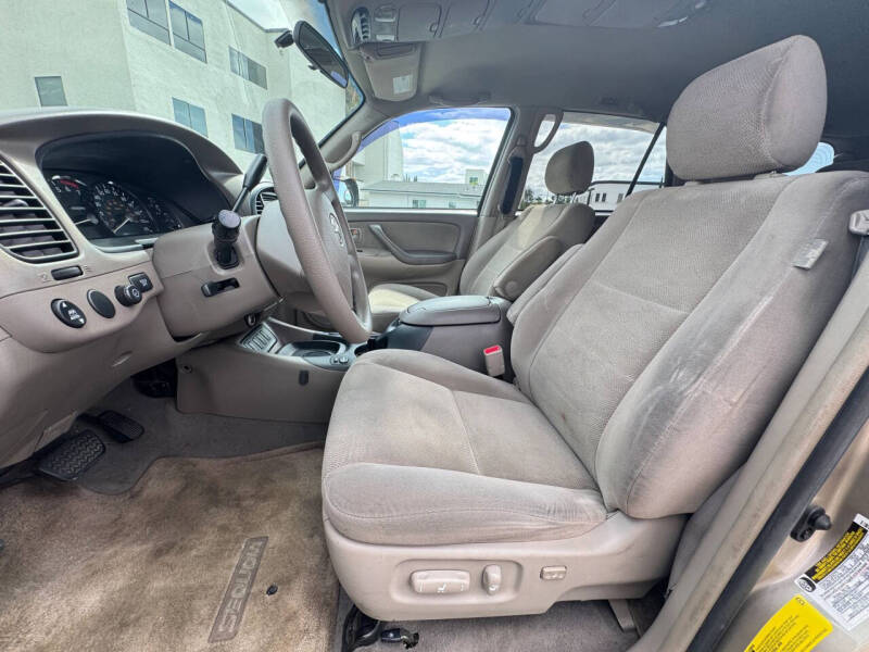 2005 Toyota Sequoia SR5
