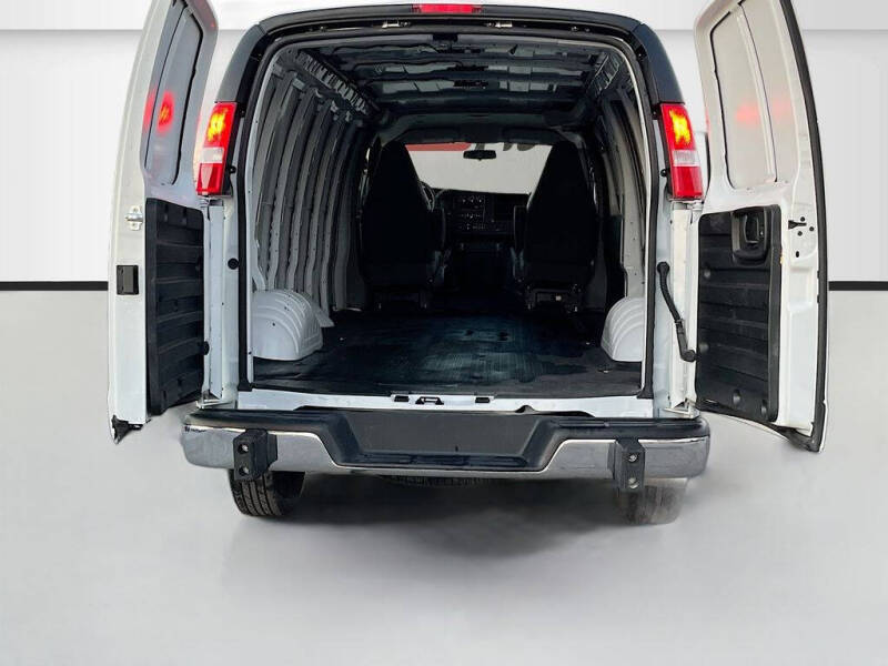 2025 Chevrolet Express 2500