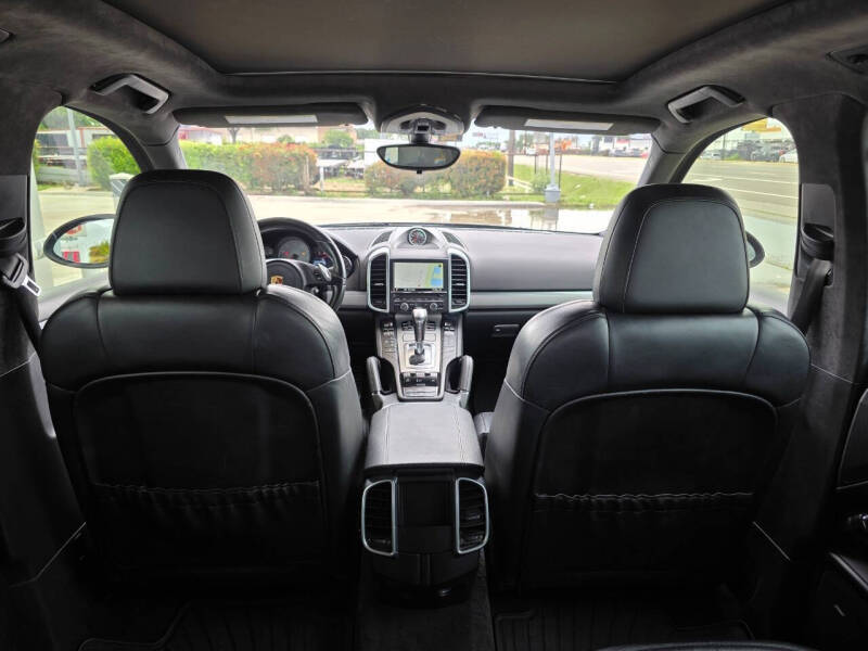 2014 Porsche Cayenne GTS