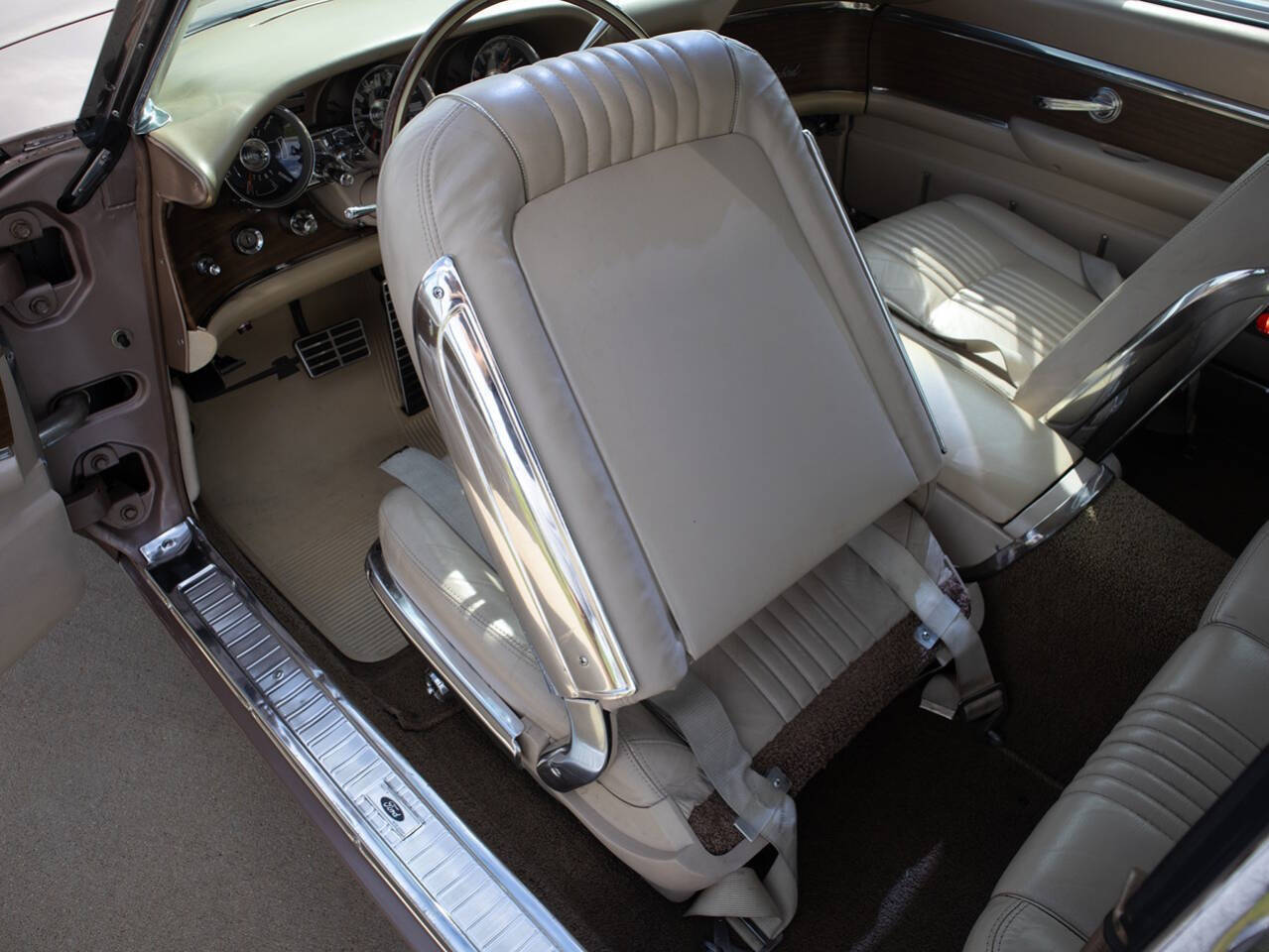 1963 Ford Thunderbird 72