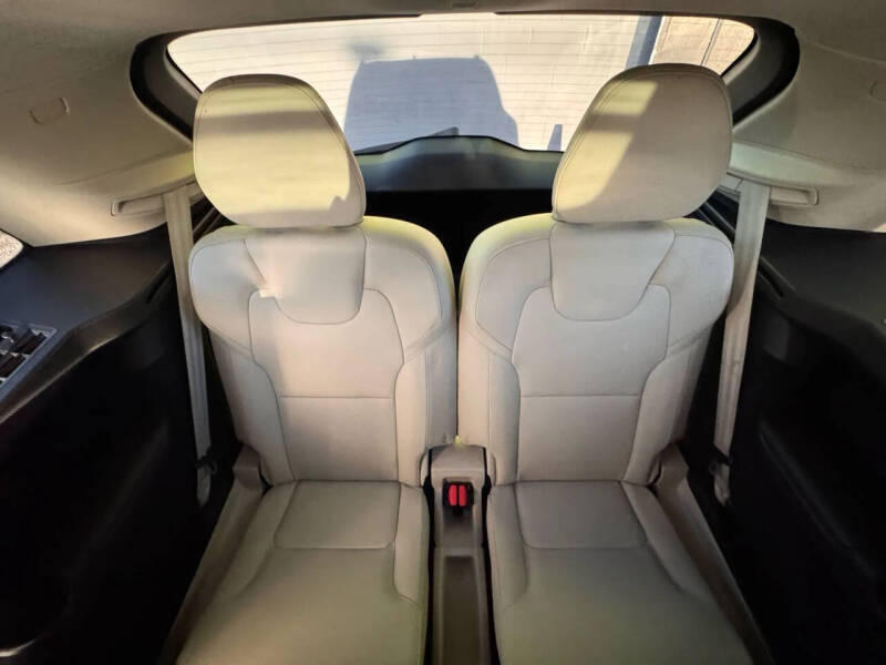 2017 Volvo XC90 T6 Momentum