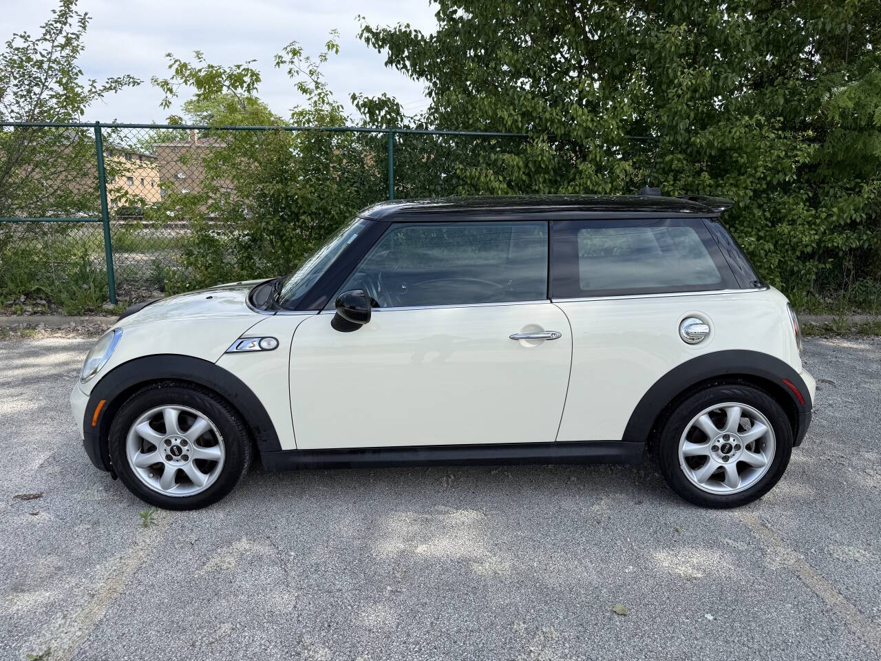 Off white 2010 MINI Cooper S S 2dr Hatchback 2