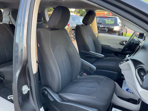 2021 Chrysler Voyager LX