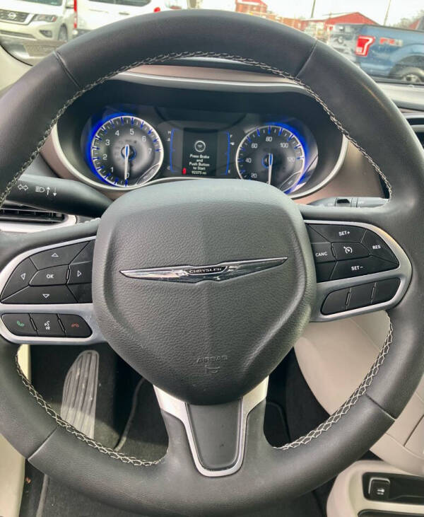 2022 Chrysler Voyager LX