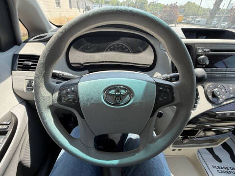 2012 Toyota Sienna LE 8-Passenger