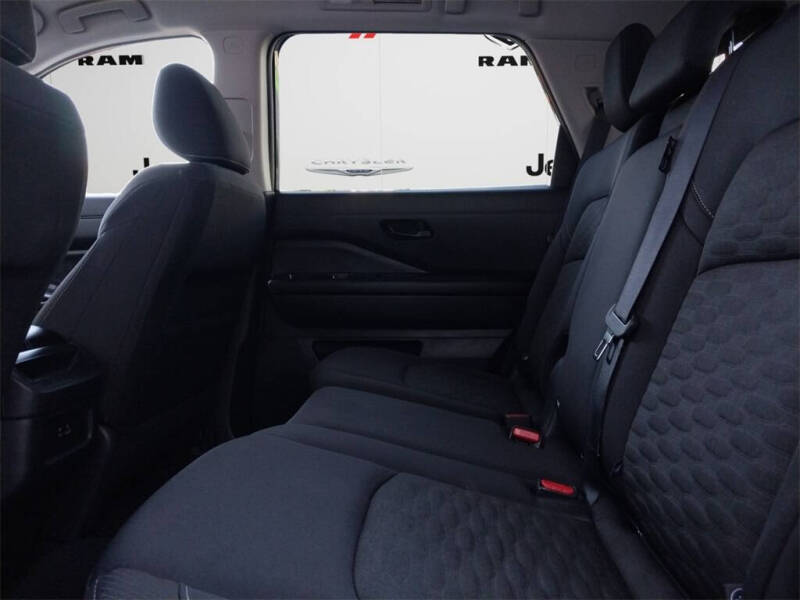 2024 Nissan Pathfinder S