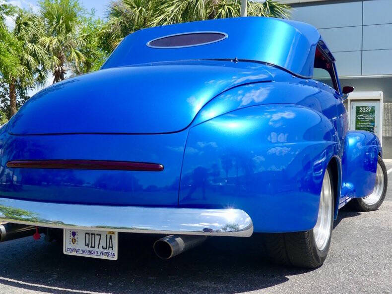 1948 Ford Super Deluxe