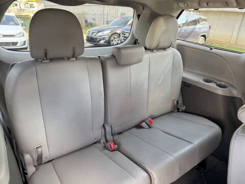 2015 Toyota Sienna XLE 7-Passenger Auto Access Seat