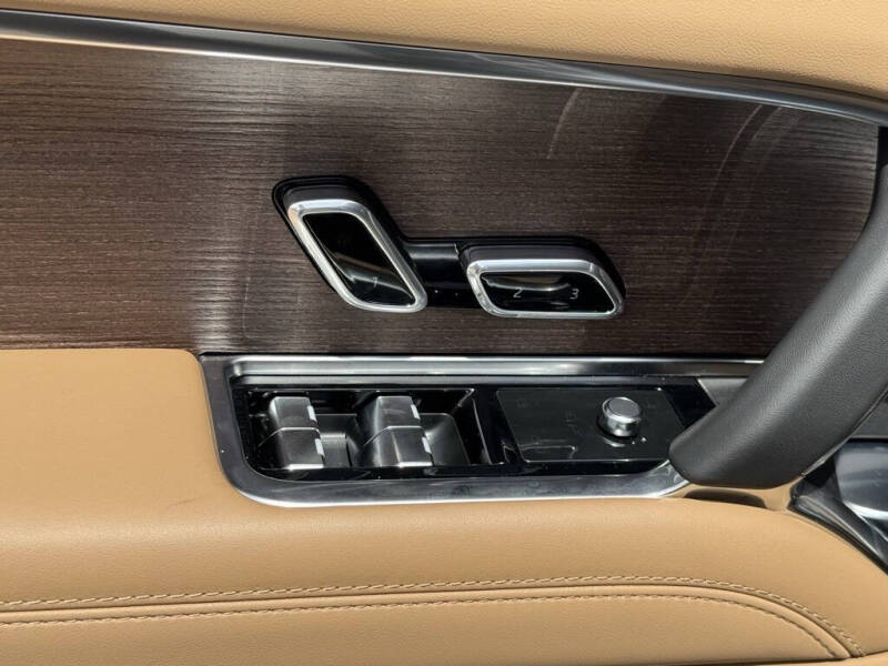 2025 Land Rover Range Rover P550e SE