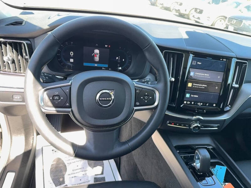 2024 Volvo XC60 B5 Core Dark Theme