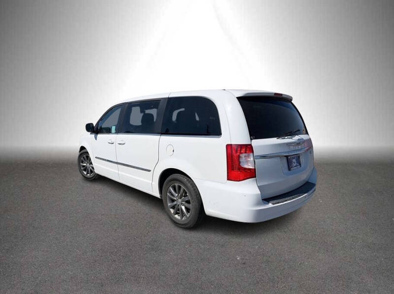 2015 Chrysler Town and Country S