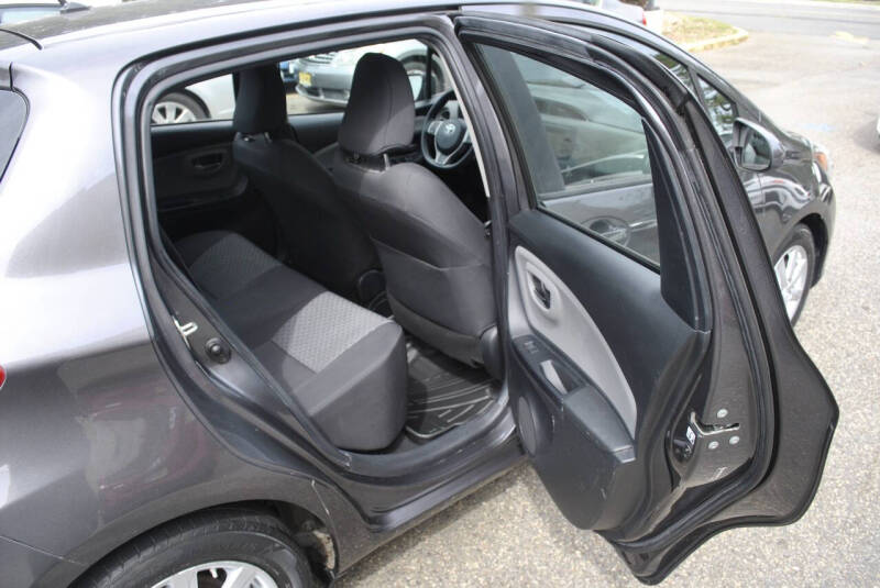 2017 Toyota Yaris 5-Door LE