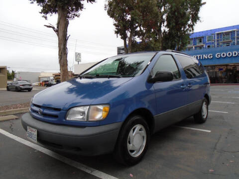 2000 Toyota Sienna LE