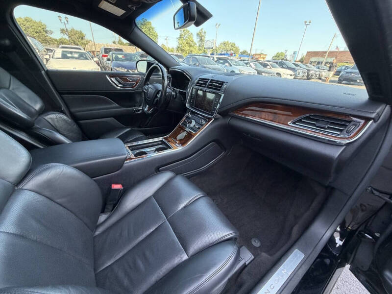 2017 Lincoln Continental Select