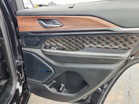 2022 Jeep Grand Cherokee Summit