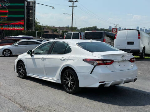 2022 Toyota Camry SE