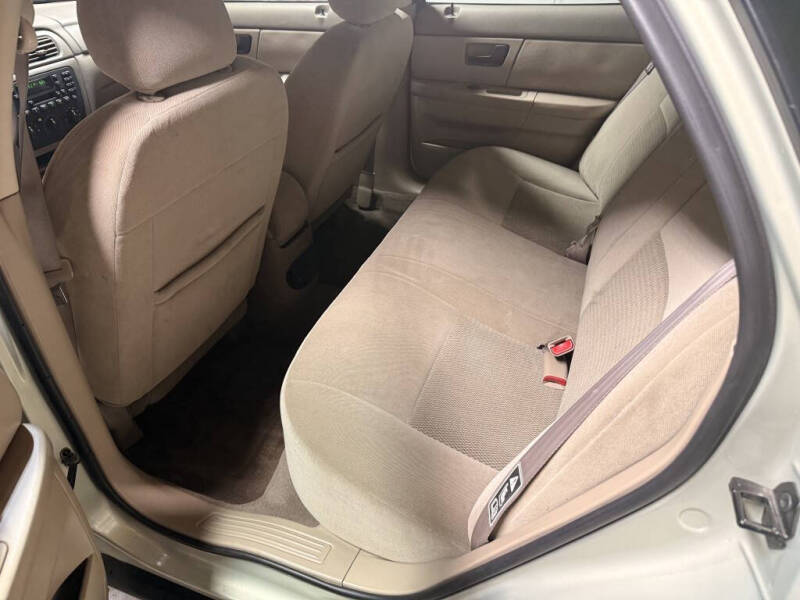 2003 Ford Taurus SE